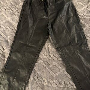 Shoe Dazzle Women's Black Cropped Pants
